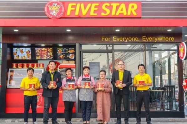 ธุรกิจห้าดาว ศูนย์บางนา จัดกิจกรรมเปิดจุดขายใหม่ Five Star shop สาขา ปตท หนองมน อำเภอเมือง จังหวัดชลบุรี